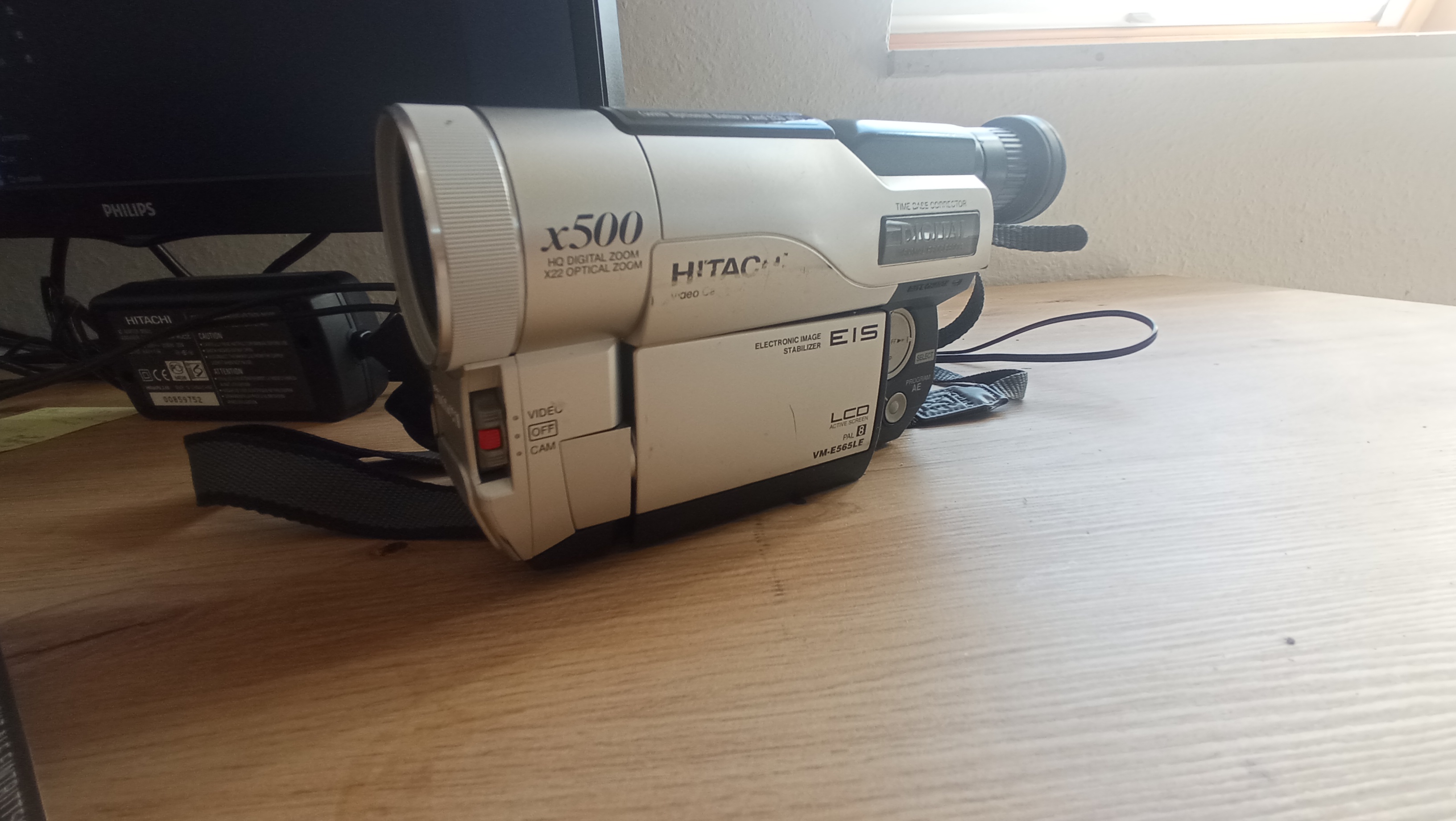 Hitachi VM-E565LE