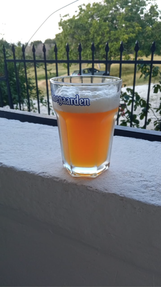 A pint of NEIPA Hack brew